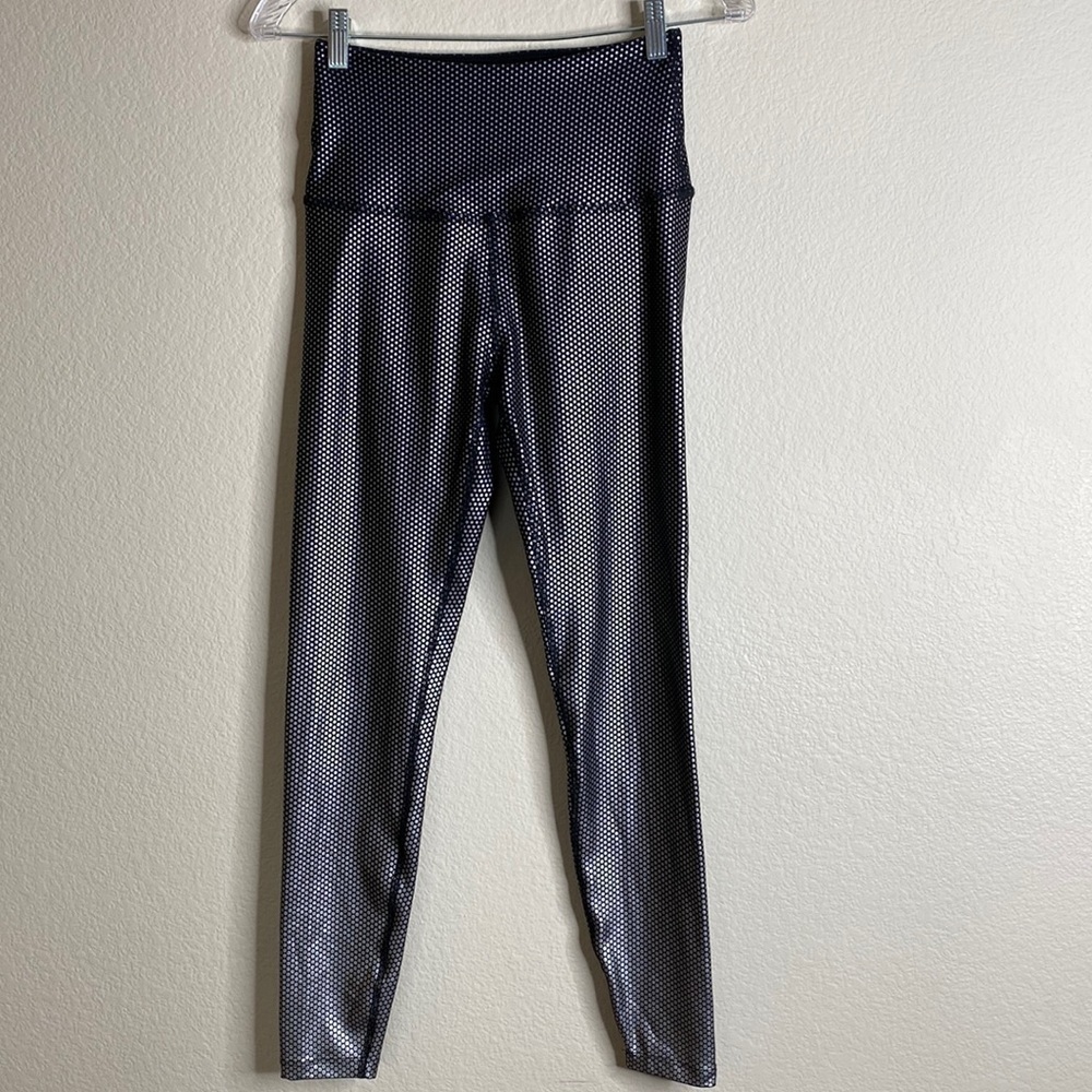 Beyond yoga leggings black silver ombré dot medium